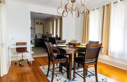 Broadmoor Apartment | Beautiful & Spacious Apartment in Uptown with Wi-Fi, AC, Hulu