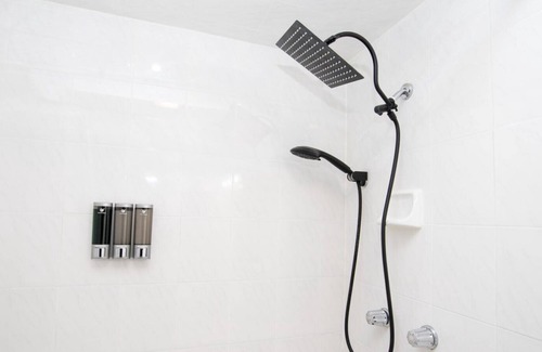 North Bergen House | Beautiful Spacious Apartment 10mins New York with parking