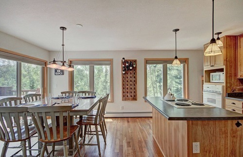 Wildernest House | Beautiful & Spacious Duplex Nestled in the Woods. Sleeps 10. 9040