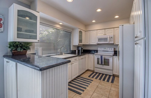 Solana Beach House | Beautiful spacious 2 Bed, 2&1/2 Bath condo with AC. Sleeps 6