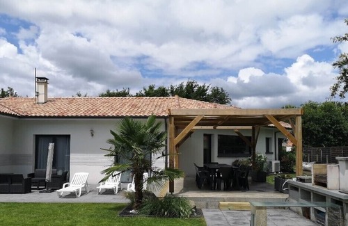 Liposthey Villa | Beautiful spacious villa with terrace and large garden