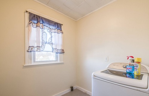 Springfield House | Beautiful Springfield rental- close to MGM And Basket ball hall of fame