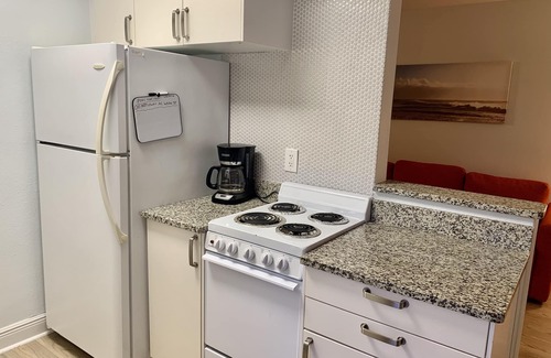 St. Pete Beach Condo | Beautiful St Pete Beach studio condo, heated pool!