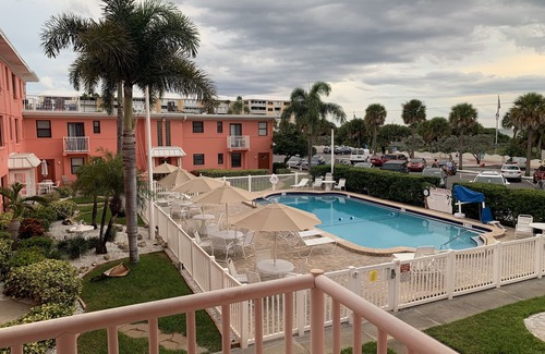 St. Pete Beach Condo | Beautiful St Pete Beach studio condo, heated pool!