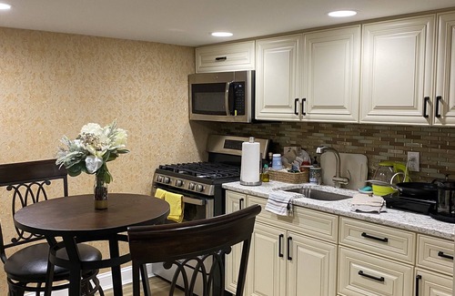 North Stamford House | Beautiful Stamford Loft! Near Downtown+Parking+45min to NYC