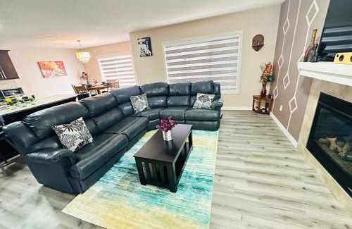 Southeast Edmonton House | Beautiful Stay Air condition at Ellerslie Edmonton