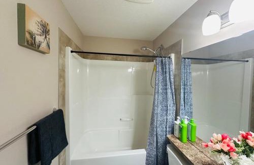 Southeast Edmonton House | Beautiful Stay Air condition at Ellerslie Edmonton
