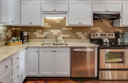 Sobro Condo | Beautiful Stay for 6, w/Billiards in DT!
