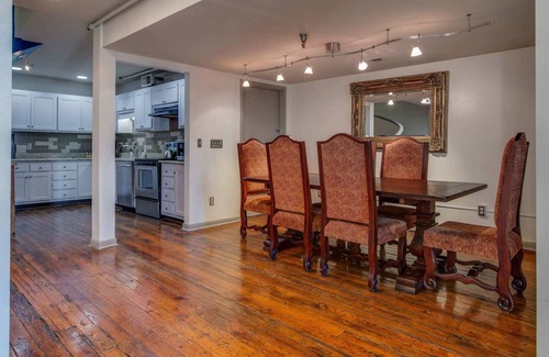 Sobro Condo | Beautiful Stay for 6, w/Billiards in DT!