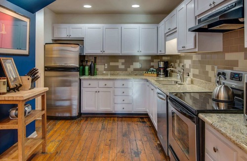 Sobro Condo | Beautiful Stay for 6, w/Billiards in DT!