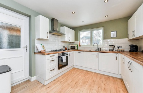 Stoke Bardolph House | Beautiful stay next to lakes and river