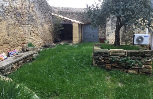 Vers-Pont-du-Gard House | Beautiful stone house in the village of Vers Pont du Gard