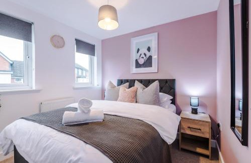 Burslem House | Beautiful Stoke Home Sleeps 10 by PureStay Short Lets
