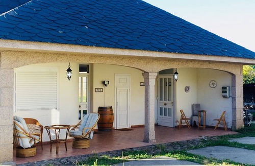 Betanzos Ski Chalet | Beautiful stone cottage with lareira (14 people)