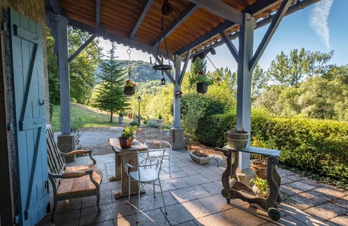 Bruniquel Cottage | Beautiful stone house in a large park, heated swimming pool, guaranteed peace and quiet.
