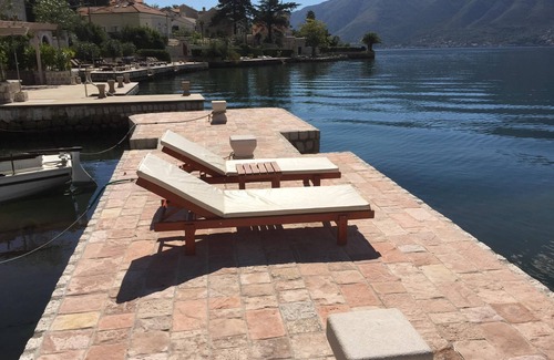 Dobrota Apartment | Beautiful studio apartment perfect for couples,in old house, just near the sea