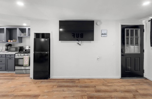 Buffalo Apartment | Beautiful Studio Apartment Centrally Located Downtown BFLO