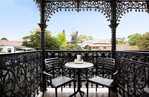 Lewisham Apartment | Beautiful Studio in Heritage Building with Balcony