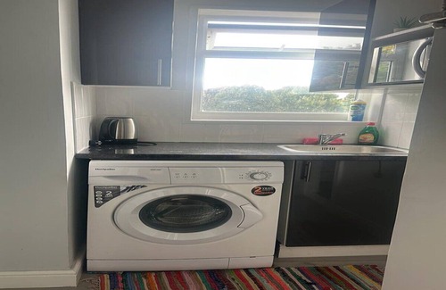 Acton Apartment | Beautiful Studio in London