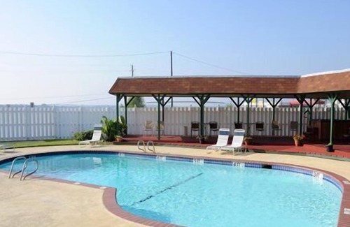 Bridgeport Apartment | Beautiful studio unit at resort, sleeps 2