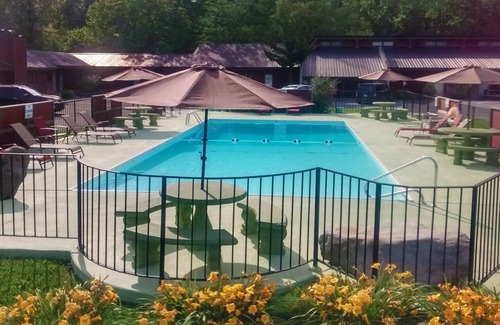 Cosby Apartment | Beautiful studio unit at resort, sleeps 4