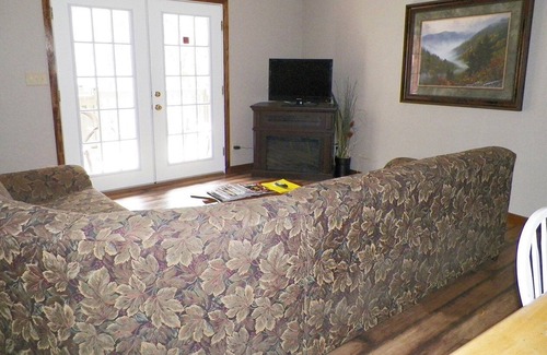 Cosby Apartment | Beautiful studio unit at resort, sleeps 4