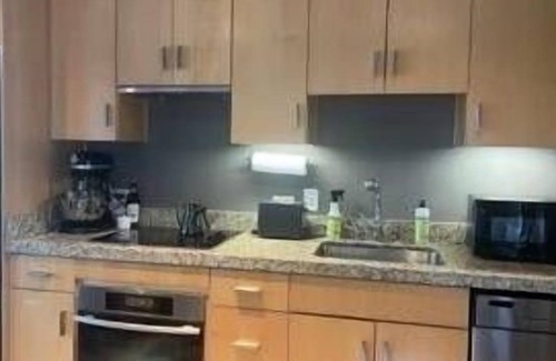 Tenderloin Apartment | Beautiful Studio apartment (558211) by Houzlet