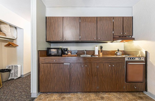 Truckee Apartment | Beautiful Studio W/Kitchenette #134 at Donner Lake Village