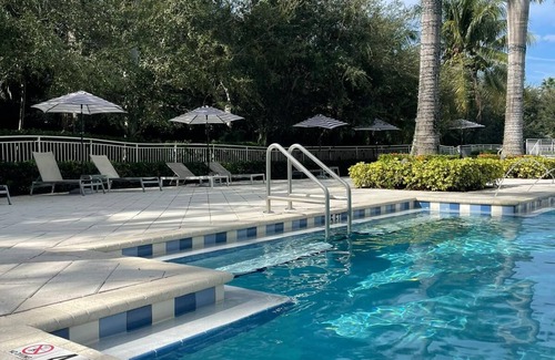 Doral Apartment | Beautiful studio with King bed + sofa bed, dining area, patio, kitchen, bathroom