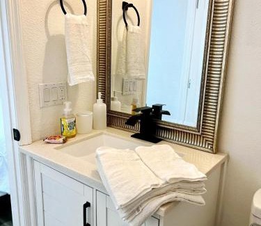 Almont Apartment | Beautiful studio with private backyard