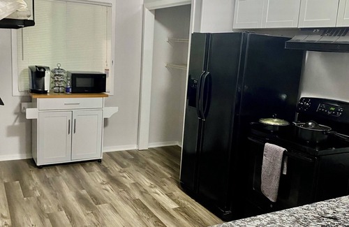 Seven Oaks House | Beautiful & Stylish 2 BR & 2.5 Baths 10min downtown, 5min Lexington Med Center