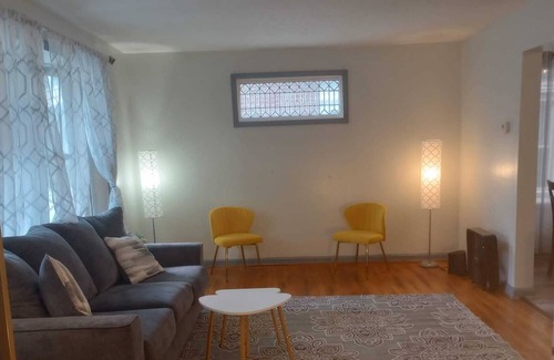 Downtown Syracuse Apartment | Beautiful stylish apartment with backyard