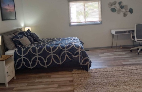 Downtown Syracuse Apartment | Beautiful stylish apartment with backyard