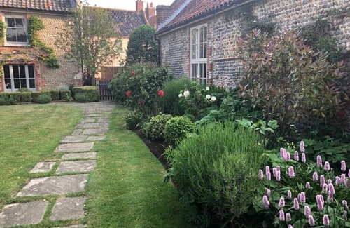 Cley next the Sea House | Beautiful, stylish barn. Family & pet friendly. Close to beach. 3 nights min.
