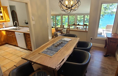 Dorset Cottage | Beautiful & stylish waterfront cottage on the best bay of Lake of Bays