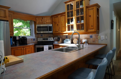 Dorset Cottage | Beautiful & stylish waterfront cottage on the best bay of Lake of Bays