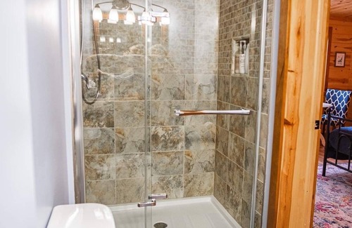 Glen Arbor Apartment | Beautiful suite located on iconic M-22 in downtown Glen Arbor
