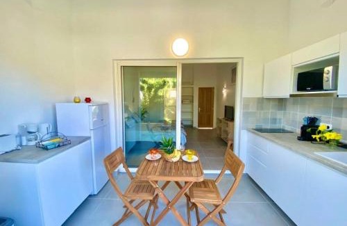 Cul de Sac House | Beautiful suite S16, pool, next to Pinel Island
