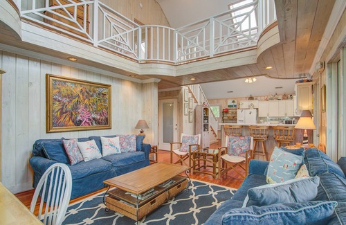 Sullivan's Island House | Beautiful Sullivan’s Island home next to lighthouse - easy walk to beach