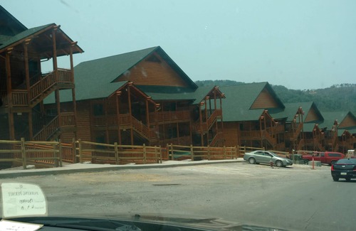 Cambra Cabin | Beautiful summer getaway between Gatlinburg and Pigeon Forge
