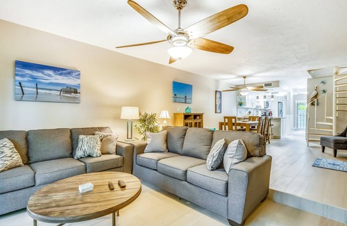 Islamorada Condo | Beautiful, sunlit home with pool, tennis court & beach access - near the marina
