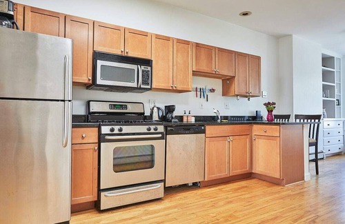 Mid-Cambridge Condo | Beautiful sunny apt right across Harvard yard