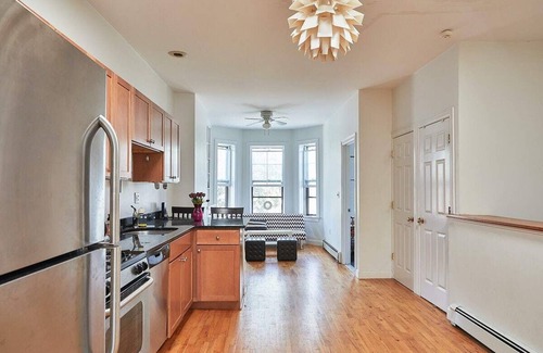 Mid-Cambridge Condo | Beautiful sunny apt right across Harvard yard