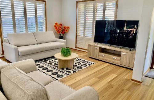Lenah Valley Apartment | Beautiful Sunny house, 10 mins from Hobart City