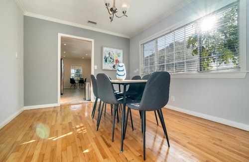 Van Nuys Villa | Beautiful Sunny LA Oasis - 4BR,2BT Whole House - Private Pool and Large Backyard!