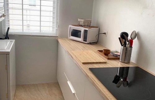 Parque Apartment | Beautiful sunny large 1 bedroom apartment just one block away from the beach !