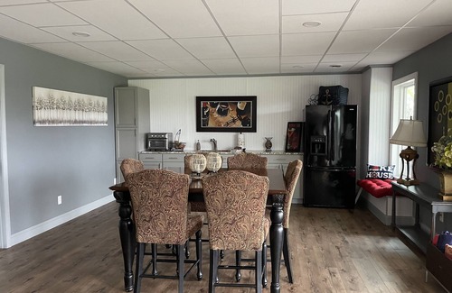 Washington House | Beautiful Sunrise, Rural, close to town, near wineries, next to Sunset Bluffs!