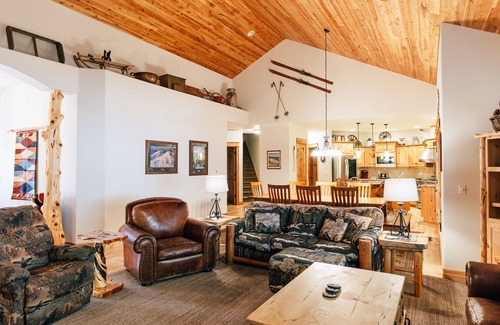 Sunriver House | Beautiful Sunriver Home w/Central Oregon Charm, Great for families, SHARC