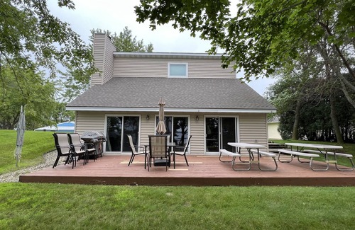 Alexandria Cabin | Beautiful sunsets on picture perfect Lake Ida!