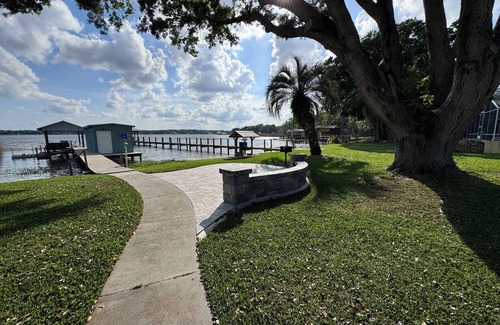 Summerfield House | Beautiful Sunsets with Pool & Dock on Lake Weir